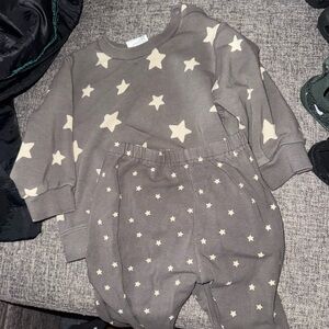 Uniqlo Gray Baby Outfit with Cream Stars